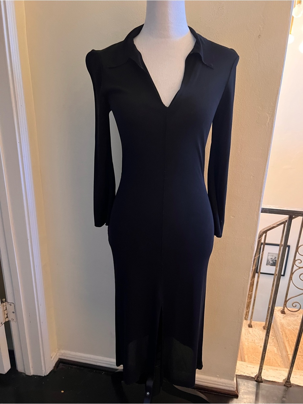 Diane von Furstenberg Dress. Y2K era. Black, size 4. V-Neck w Collar.